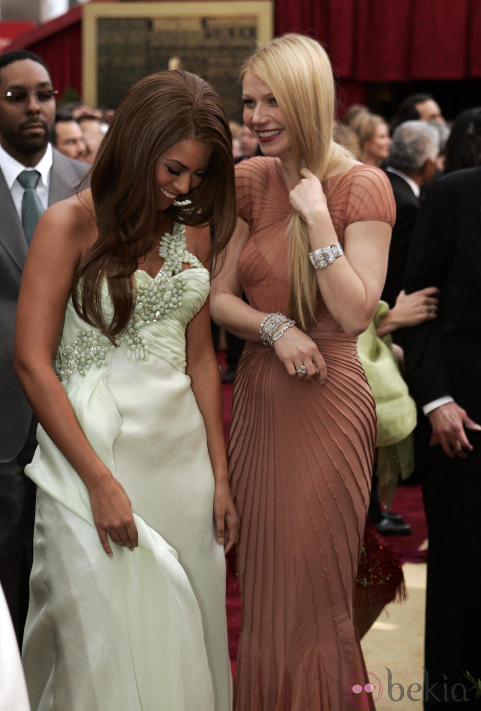 Beyoncé y Gwyneth Paltrow en la gala de los Oscars 2007