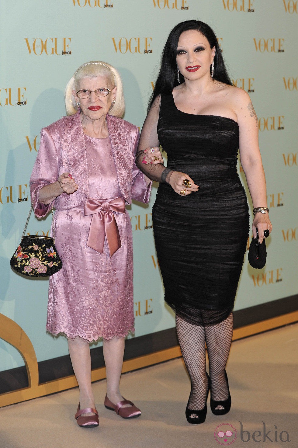 Alaska con su madre América en los Premios Vogue Joyas 2012