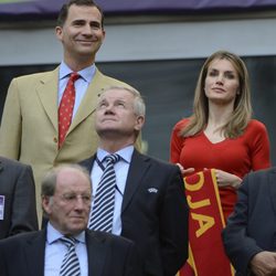 Los Príncipes Felipe y Letizia animan a la Selección Española en su debut contra Italia