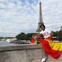 Rafa Nadal posa con su séptimo Roland Garros frente a la Torre Eiffel