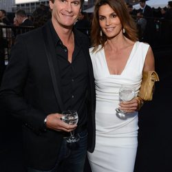 Rande Gerber y Cindy Crawford en los Spirit of Life Awards en Los Angeles