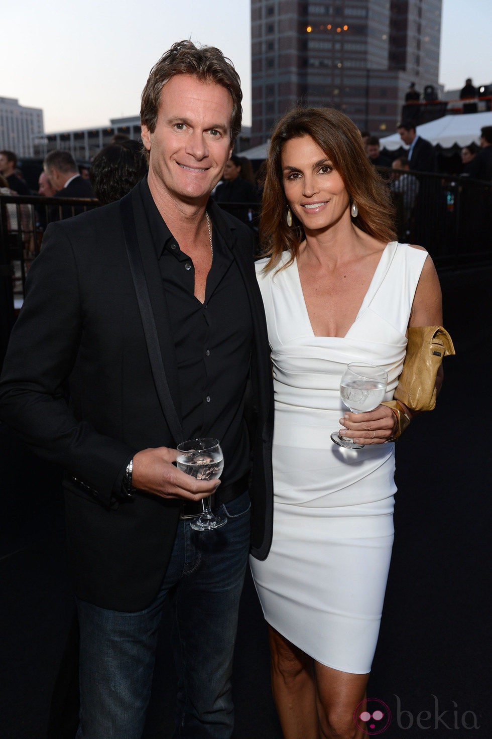 Rande Gerber y Cindy Crawford en los Spirit of Life Awards en Los Angeles