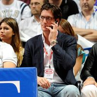 Luis Medina disfruta del partido de baloncesto Real Madrid-Barcelona