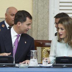 Felipe y Letizia en una reunión con los Patronatos de la Fundación Príncipe de Asturias