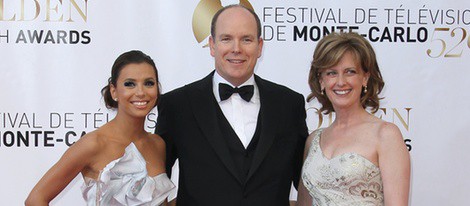 Eva Longoria, Alberto de Mónaco y Anne Sweeney en la clausura del Festival de Monte-Carlo 2012