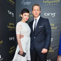 Ginnifer Goodwin y su novio Josh Dallas en los Young Hollywood Awards 2012