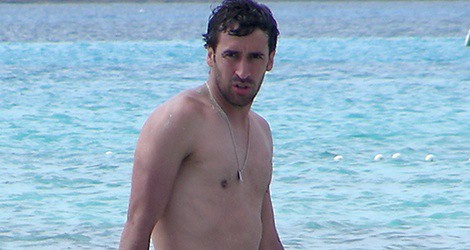 Raúl con el torso desnudo en Formentera