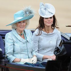 Camilla Parker Bowles y Kate Middleton desfilaron juntas en Trooping The Colour