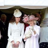 La Duquesa de Cambridge y la Duquesa de Cornualles en la ceremonia de la Orden de la Jarretera