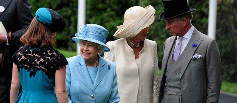 Eugenia de York, la Reina Isabel, la Duquesa de Cornualles y Carlos de Inglaterra en Ascot 2012