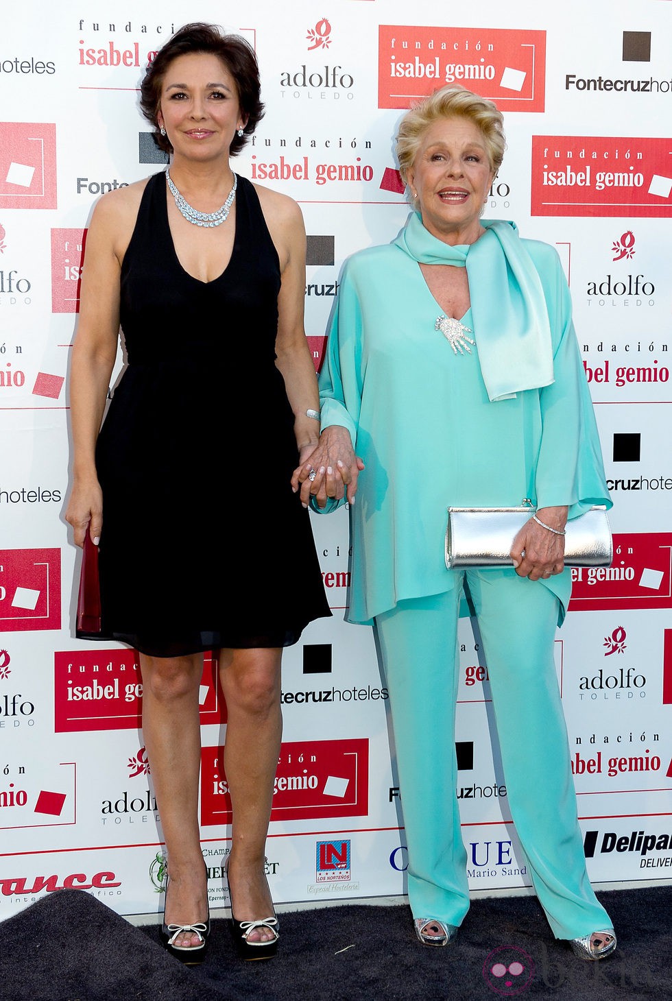 Isabel Gemio y Lola Herrera en la cena de la Fundación Isabel Gemio