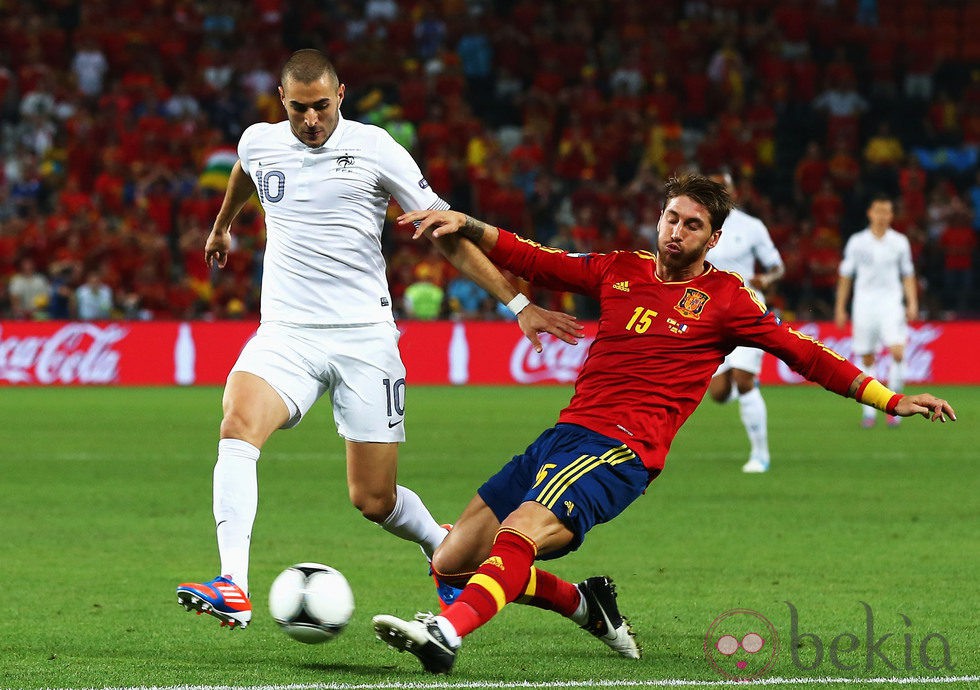 Sergio Ramos y Benzema en el España - Francia de la Eurocopa 2012