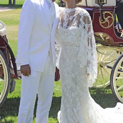 Tamara Gorro y Ezequiel Garay se besan en su boda