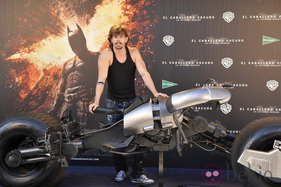 Leandro Rivera en la presentación de la moto de Batman en Madrid