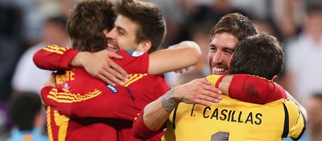 Ramos, LLorente, Casillas y Piqué celebran el pase de España a la final de la Eurocopa 2012