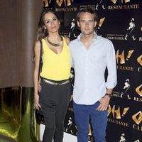 Andy Soucek y su novia en la inauguración de Oh Cabaret