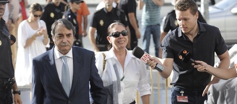 Isabel Pantoja enseña dientes en la segunda sesión del juicio por el caso Malaya