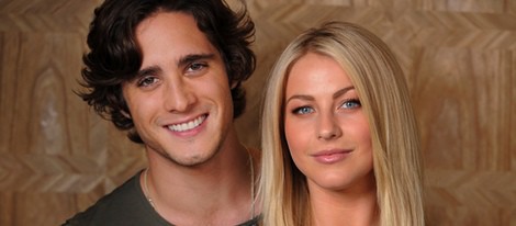 Diego Boneta y Julianne Hough