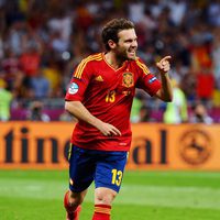 Juan Mata celebra el cuarto gol en la final de la Eurocopa 2012