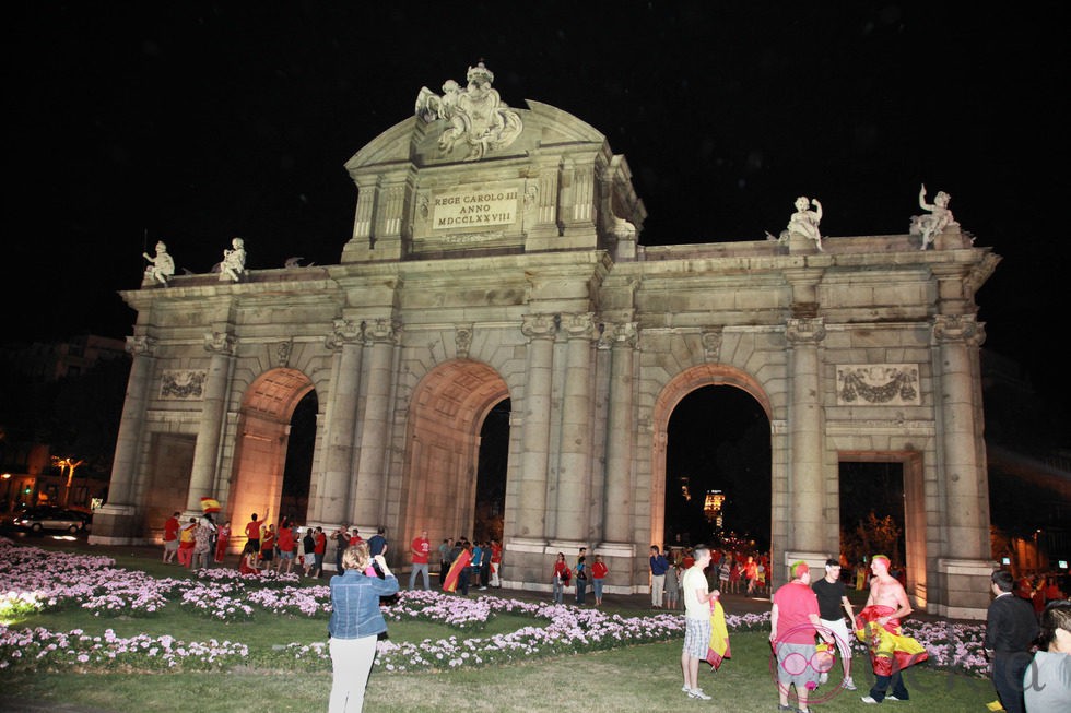 Victoria de España en la Eurocopa 2012 en la Puerta de Alcalá