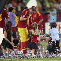 Los hijos de los futbolistas celebran la victoria de España en la Eurocopa 2012