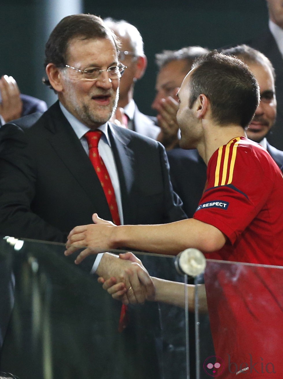 Mariano Rajoy felicita a Andrés Iniesta por la victoria en la Eurocopa 2012