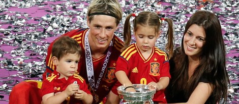 Fernando Torres, Olalla Domínguez, Nora y Leo celebran la Eurocopa 2012