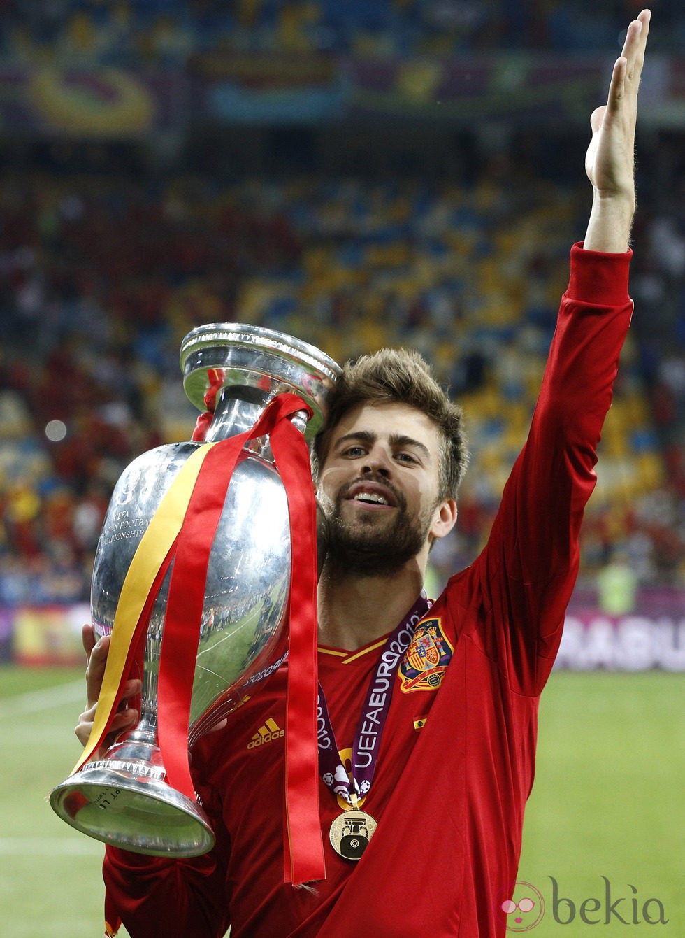 Gerard Piqué celebra la victoria de España en la Eurocopa 2012