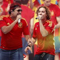 David Bisbal con Cali y el Dandee en el concierto celebrado por el triunfo de España en Cibeles