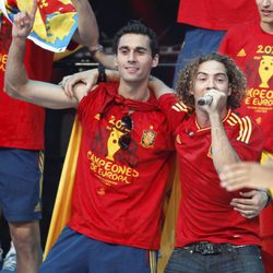 David Bisbal con Álvaro Arbeloa en el concierto celebrado en Cibeles por el triunfo de España