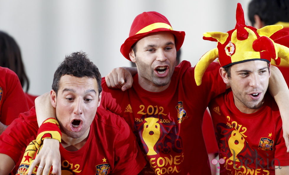 Santi Cazorla, Andrés Iniesta y Jordi Alba celebran en Madrid la Eurocopa 2012