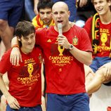 Pepe Reina y David Silva en la celebración de la Eurocopa 2012 en Cibeles