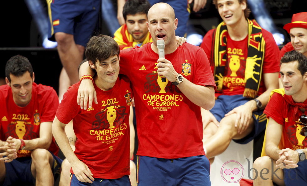 Pepe Reina y David Silva en la celebración de la Eurocopa 2012 en Cibeles