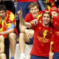 Pepe Reina y Jordi Alba en la celebración de la Eurocopa 2012 en Cibeles