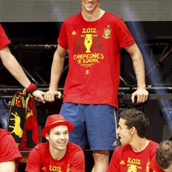 Andrés Iniesta, Fernando Llorente y Jesús Navas en la celebración de la Eurocopa 2012 en Cibeles