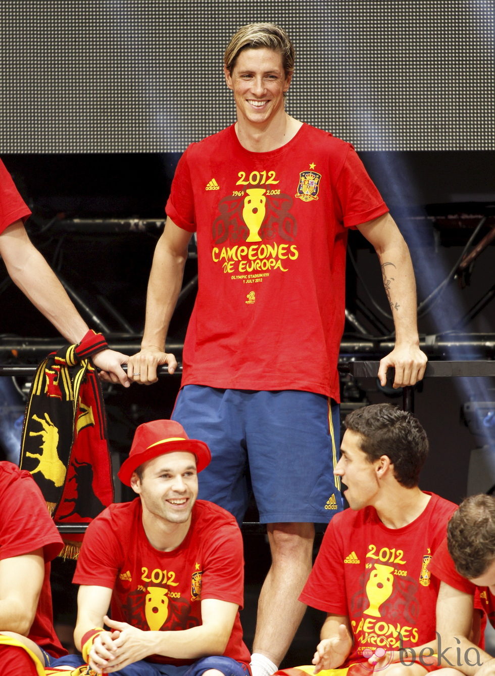 Andrés Iniesta, Fernando Llorente y Jesús Navas en la celebración de la Eurocopa 2012 en Cibeles