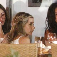 Vanessa Hudgens en la cena de celebración del 27 cumpleaños de Ashley Tisdale