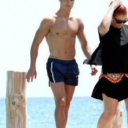 Cristiano Ronaldo presume de torso desnudo en Saint-Tropez