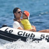 Cristiano Ronaldo con su hijo en una lancha en Saint-Tropez