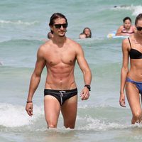 Candice Swanepoel y Hernann Nicoli en Miami Beach