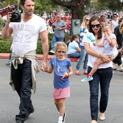 Ben Affleck y Jennifer Garner con sus hijas el Día de la Independencia