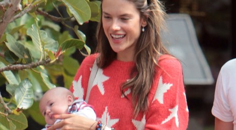 Alessandra Ambrosio con su hijo Noah Phoenix en Malibú