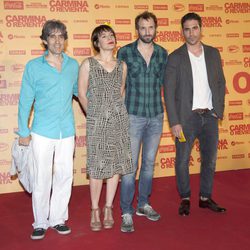 Manolo Caro y Miguel Ángel Silvestre en el estreno de 'Carmina o revienta'