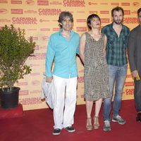 Manolo Caro y Miguel Ángel Silvestre en el estreno de 'Carmina o revienta'