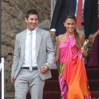 Leo Messi y Antonella Roccuzzo llegando a la boda de Andrés Iniesta y Anna Ortiz