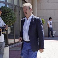 Manuel Campo Vidal llega al tanatorio de Pedro Rodríguez