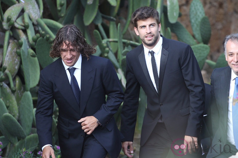 Carles Puyol y Gerard Piqué en la boda de Andrés Iniesta y Anna Ortiz