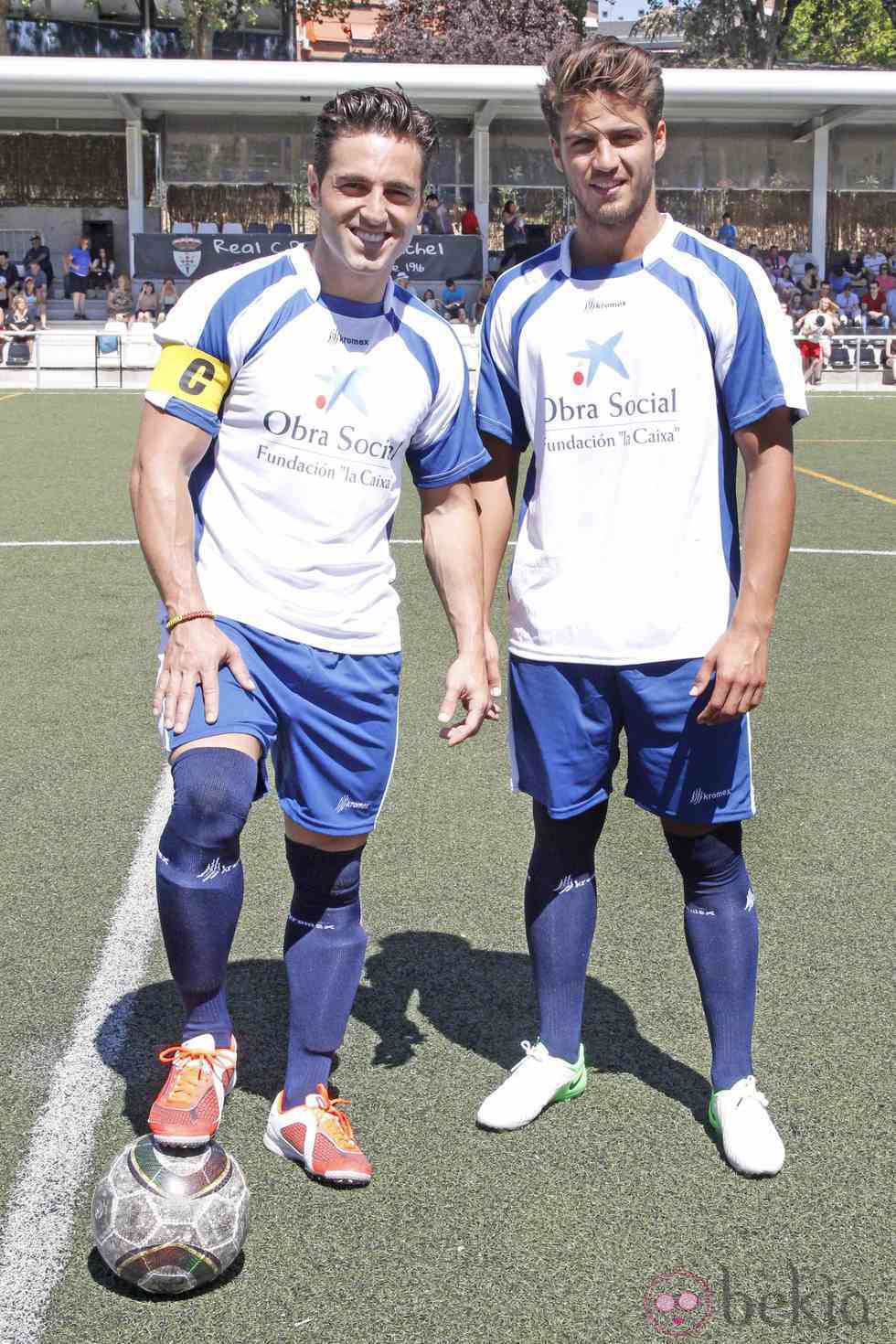 David Bustamante y Maxi Iglesias en un partido de fútbol benéfico en Madrid