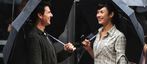 Tom Cruise y Olga Kurylenko en el rodaje de la película 'Oblivion'