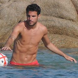 Cesc Fábregas disfruta de sus vacaciones en Cerdeña